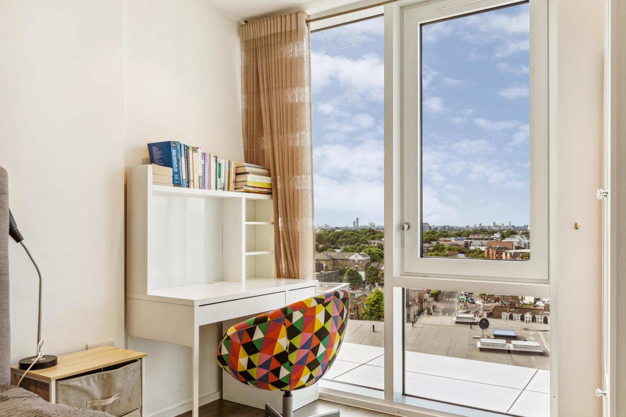 Chic 2-bedroom With Stunning Views In Londra