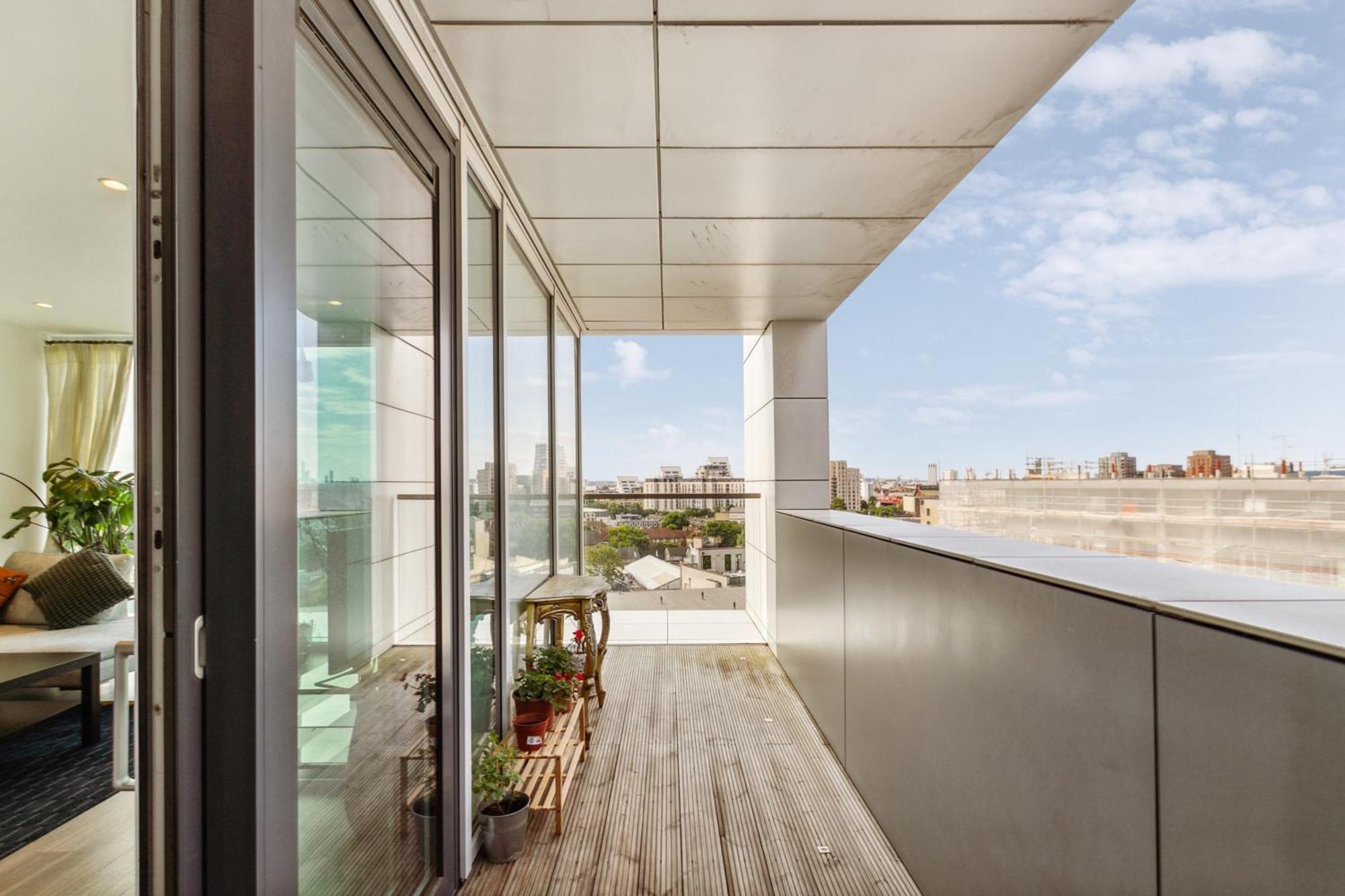 Chic 2-bedroom With Stunning Views In Appartamento Londra