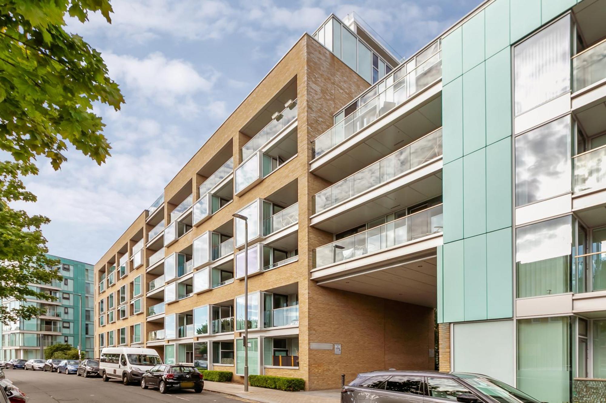 Chic 2-bedroom With Stunning Views In * Londra
