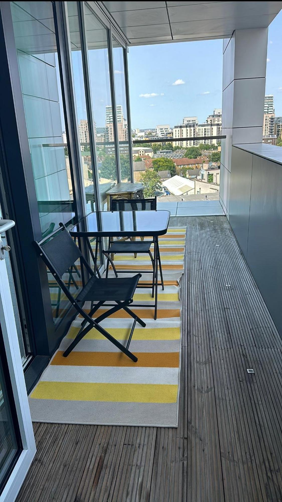 Chic 2-bedroom With Stunning Views In * Londra