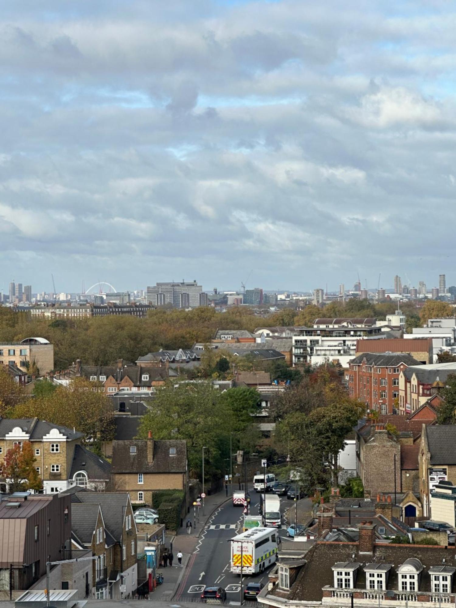 Chic 2-bedroom With Stunning Views In Appartamento Londra