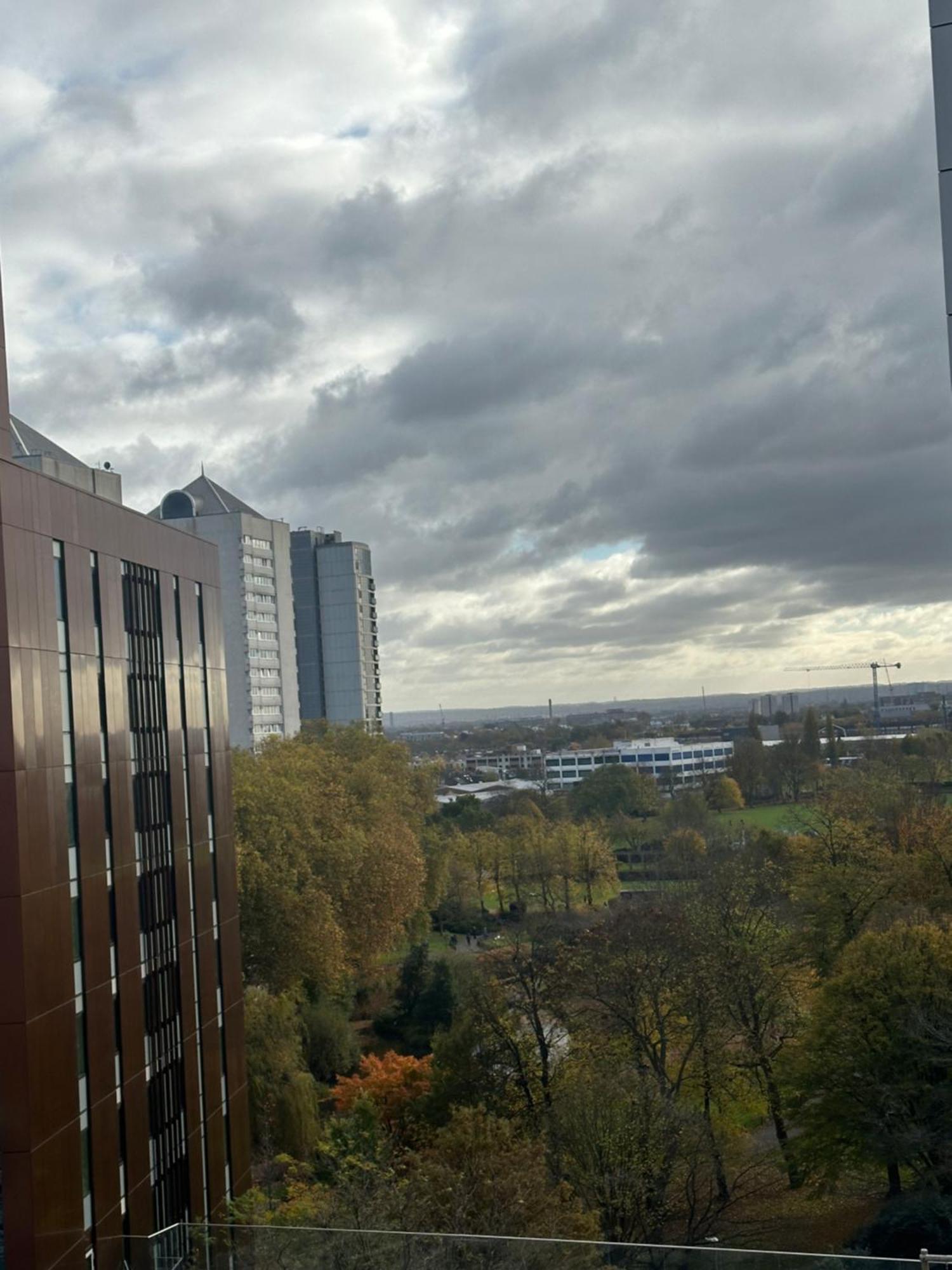 Appartamento Chic 2-bedroom With Stunning Views In Londra